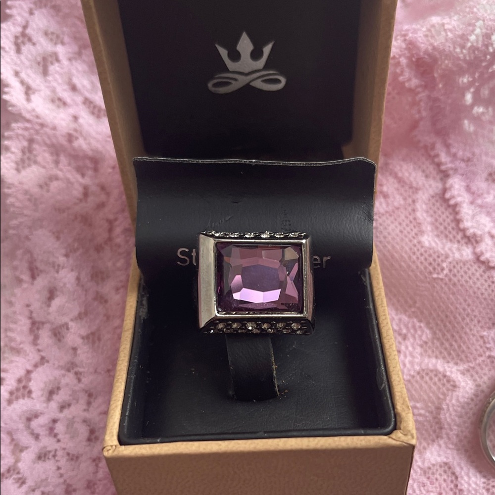 Sterling Silver statement ring size 5. Really beautiful and great quality.